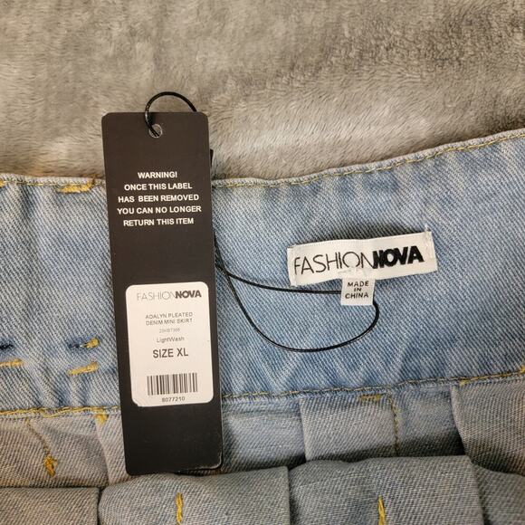 Fashion Nova Mini Skirt Women's XL  Pleated Light Wash Denim Frayed y2k - Picture 4 of 9